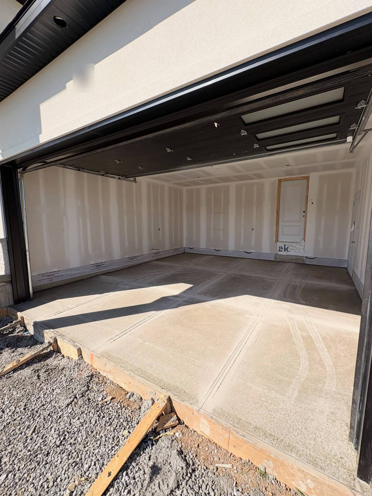 Double garage concrete slab with saw-cut control joints